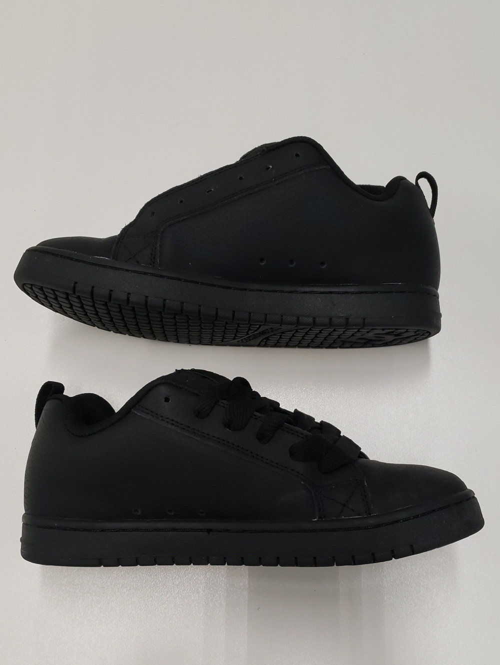 DC- Young Mens Court Graffik Lowtop Shoes, size 8.5 US mens, color black - Picture 3 of 7